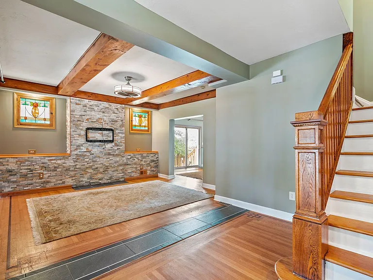 638 Margaret St — Photo 4