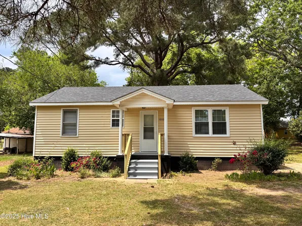 1010 Warren Street, Clinton, NC 28328