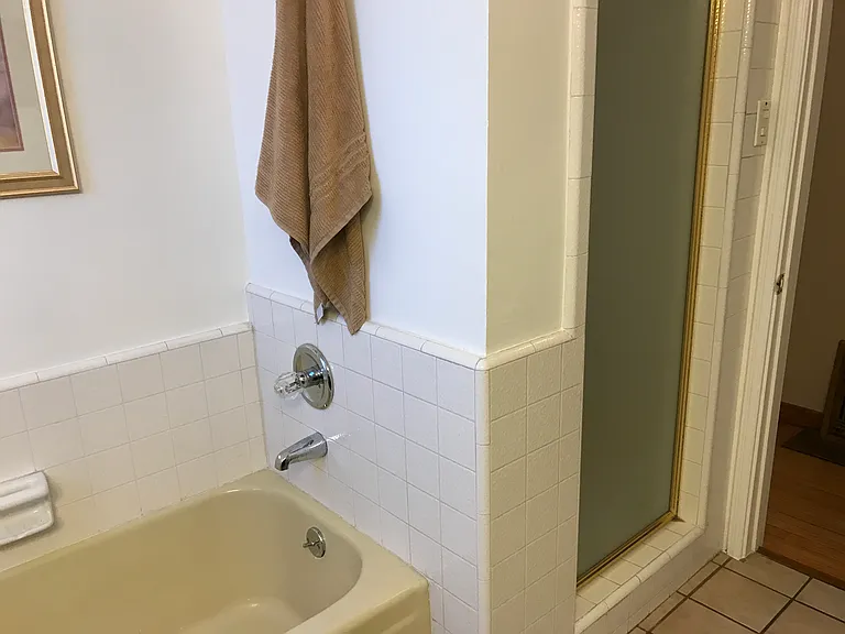 4638 Blackthorne Ave — Photo 33