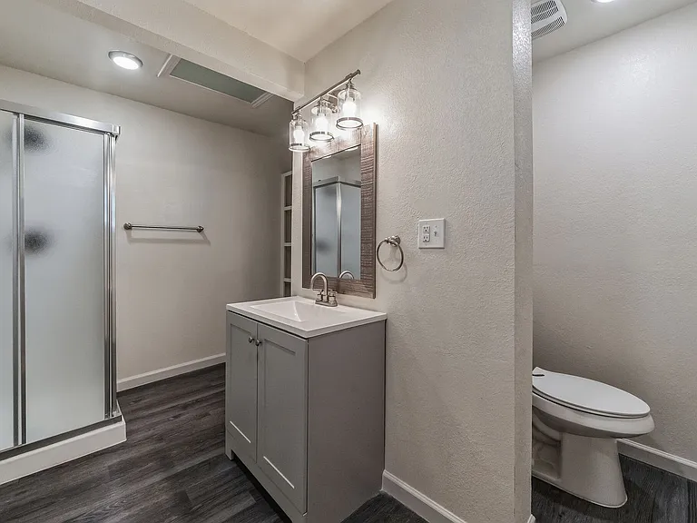 101 W Schreiner St — Photo 15