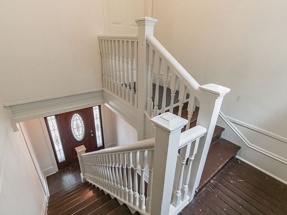 1st image of 1710 Lomond St #17808338