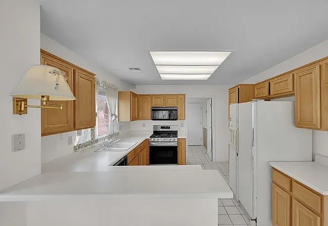 2912 S Redondo Blvd #2 — Photo 2