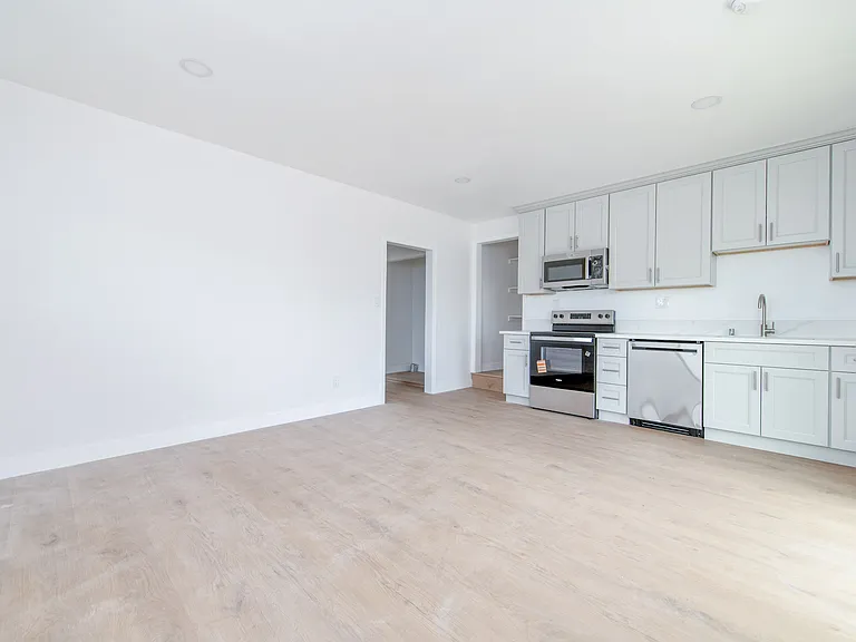 7539 Palmetto Ave #2 — Photo 6