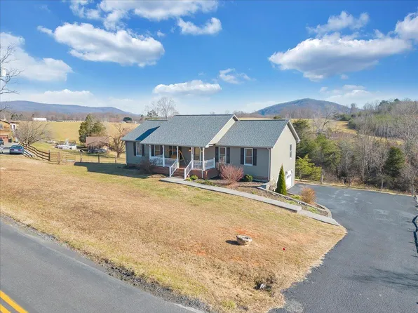 1296 Lovers Ln, Vinton, VA 24179