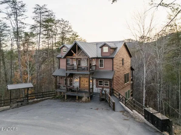 2110 Elk Pass Ln, Sevierville, TN 37876