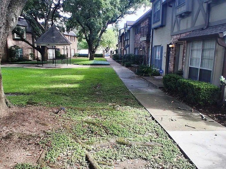 14703 Barryknoll Ln #26 — Photo 12