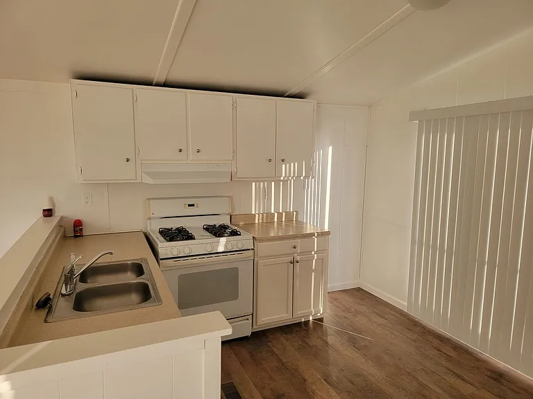 1895 Monterey Dr — Photo 3