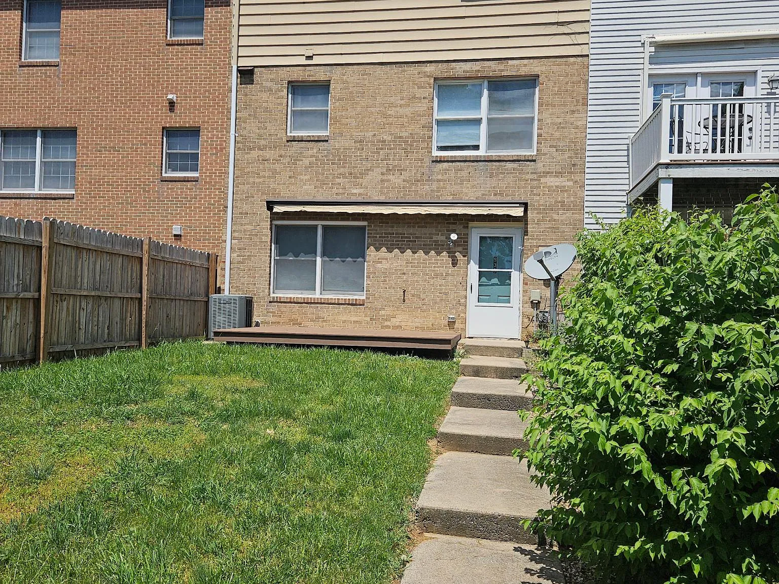 2 bed, 1.5 bath, 1408 sqft, $1,700 — Photo 4