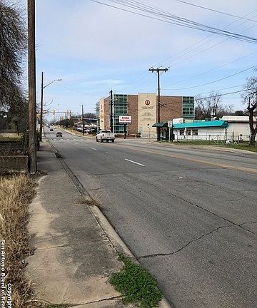 4th image of 2618 E Commerce St