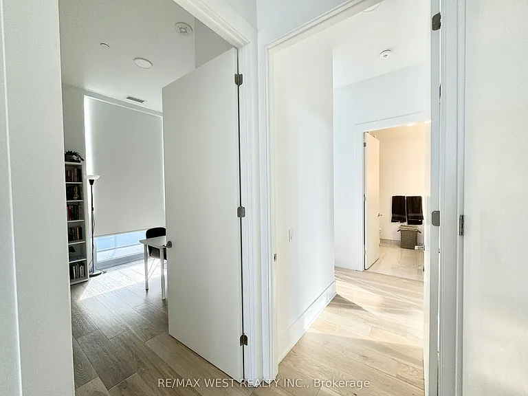 39 Roehampton Ave #4603 — Photo 17