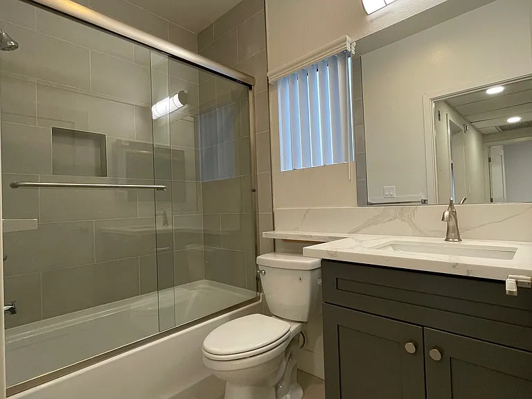 12840 Moorpark — Photo 11