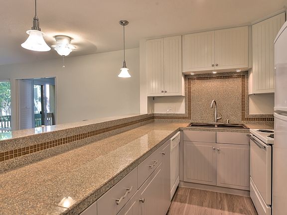 4th image of 1801 Diamond St Unit 219