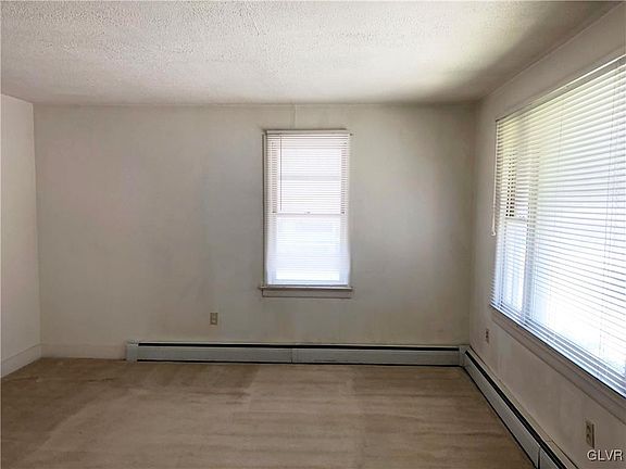 5th image of 731 S Broadway