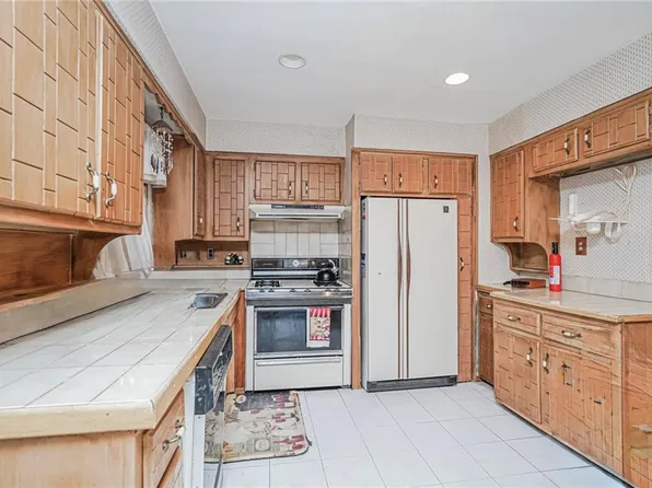 38 Bleeker Place image 9 of 35