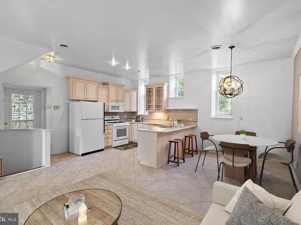 247 Moria Pl, Aston, PA 19014