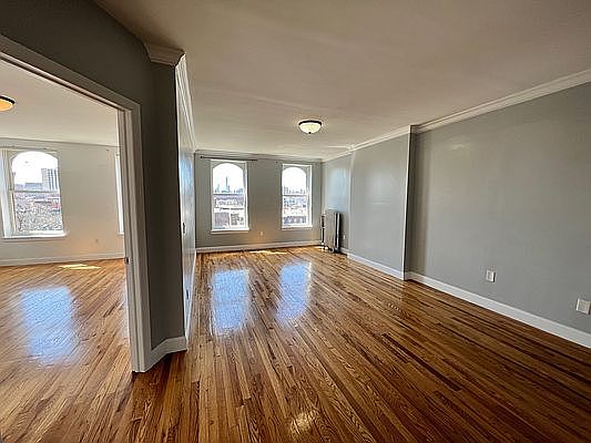 3rd image of 22 Mount Morris Park W APT 7W