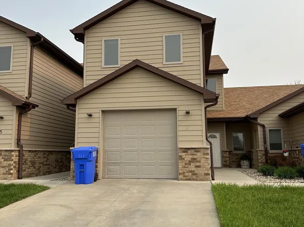 1915 10th Ave SE #3, Aberdeen, SD 57401