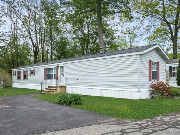 39 Hickory Avenue, North Hampton, NH 03862