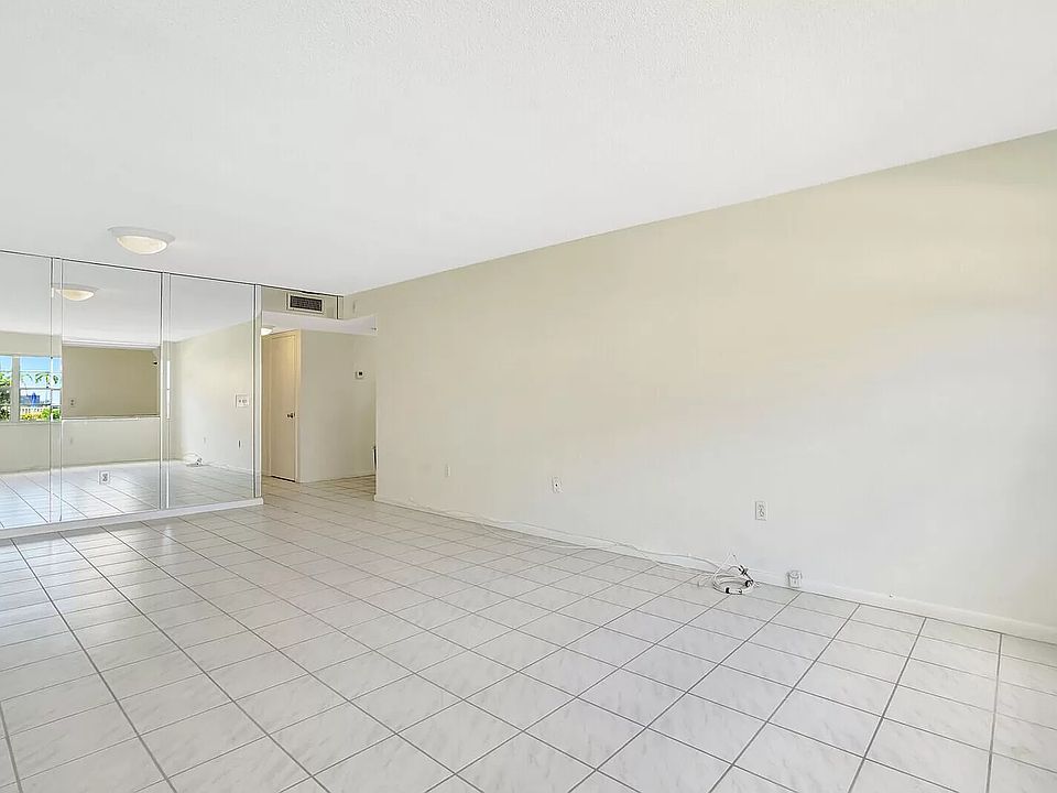 2nd image of 1504 S Lakeside Dr #106