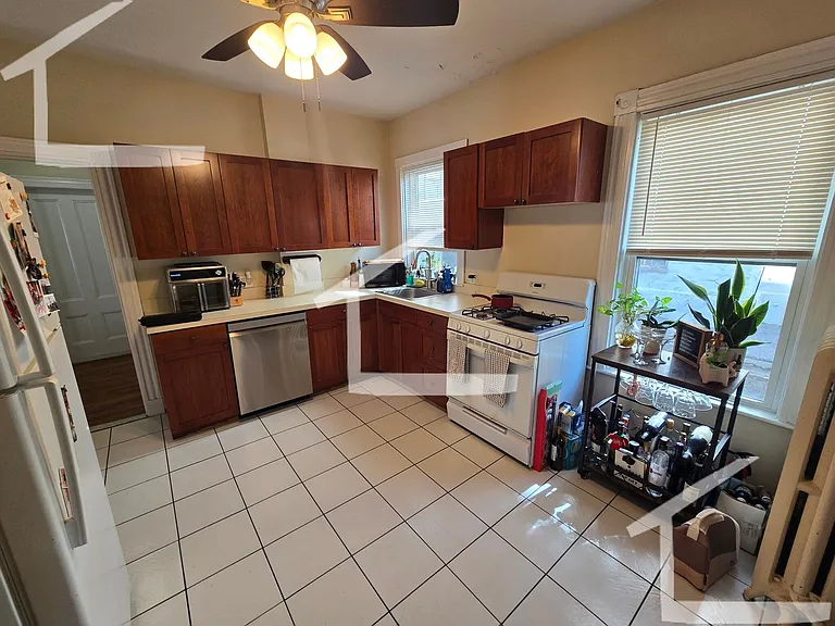 56 Falkland St #1 — Photo 6