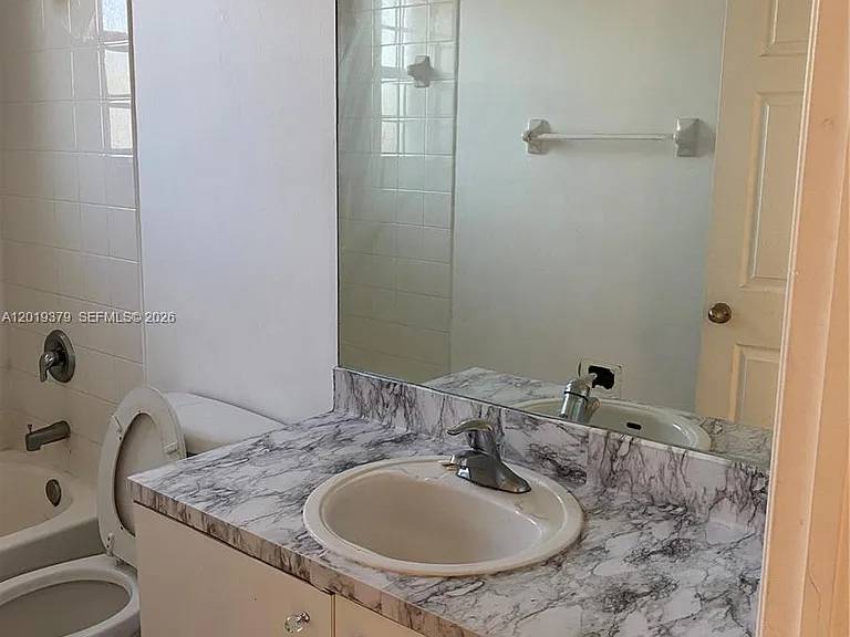3355 NE Thirteen Circle Dr #201-28 — Photo 4