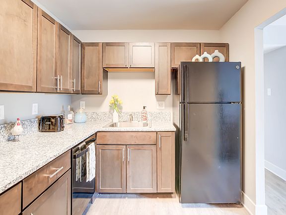 Large Renovated Kitchens With Lots of Cabinets