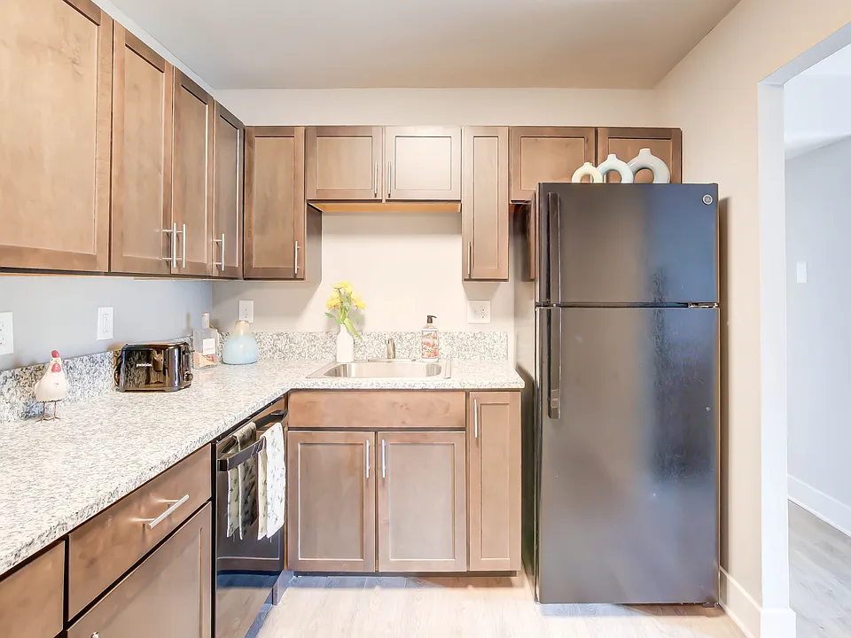 Large Renovated Kitchens With Lots of Cabinets