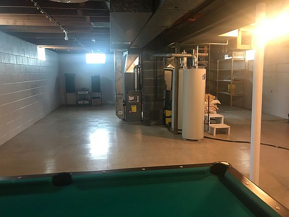 full basement 1079 sq ft.