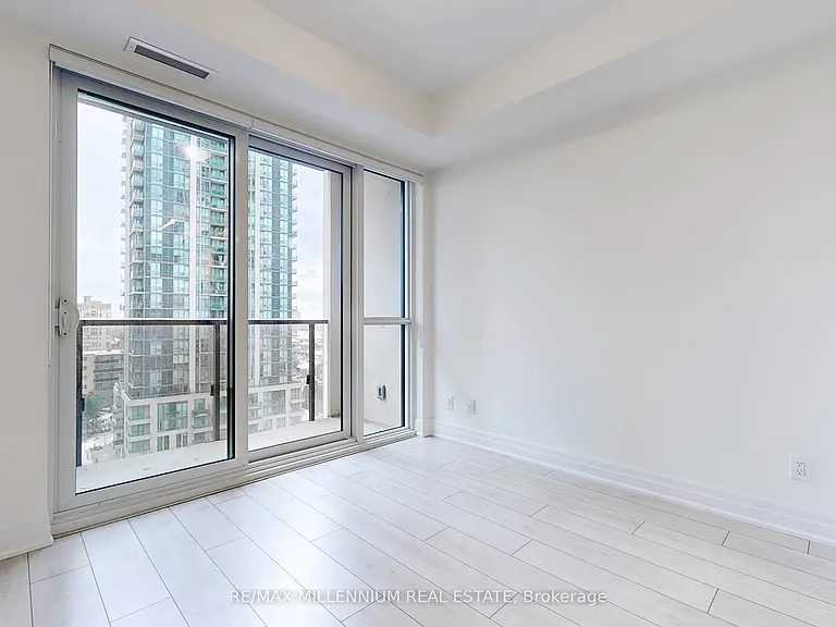 30 Elm Dr W #807 — Photo 10