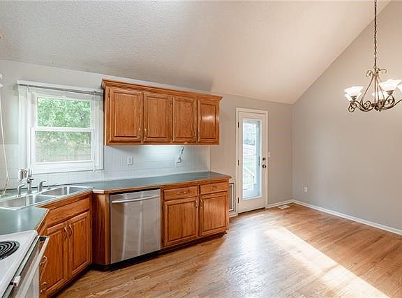 4th image of 4613 NE Kingston Dr