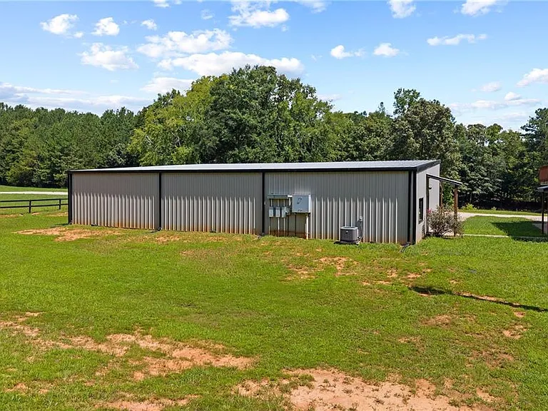 221 Columbus Dr — Photo 68