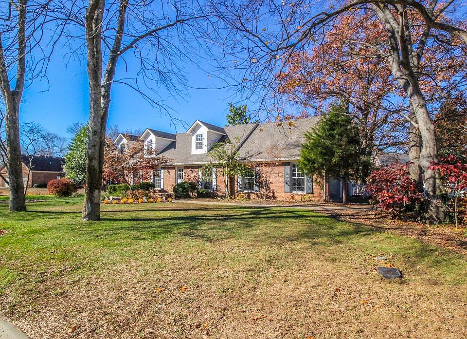 1st image of 3007 Regency Park Dr