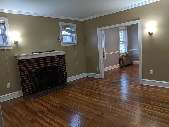 3rd image of 1316 Linden St