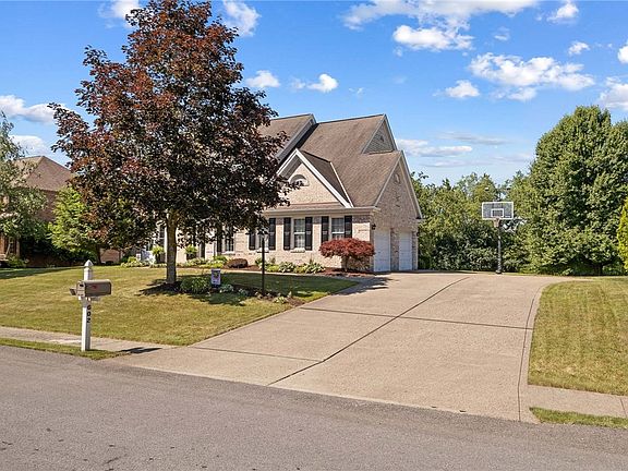 2nd image of 602 Redwood Ct