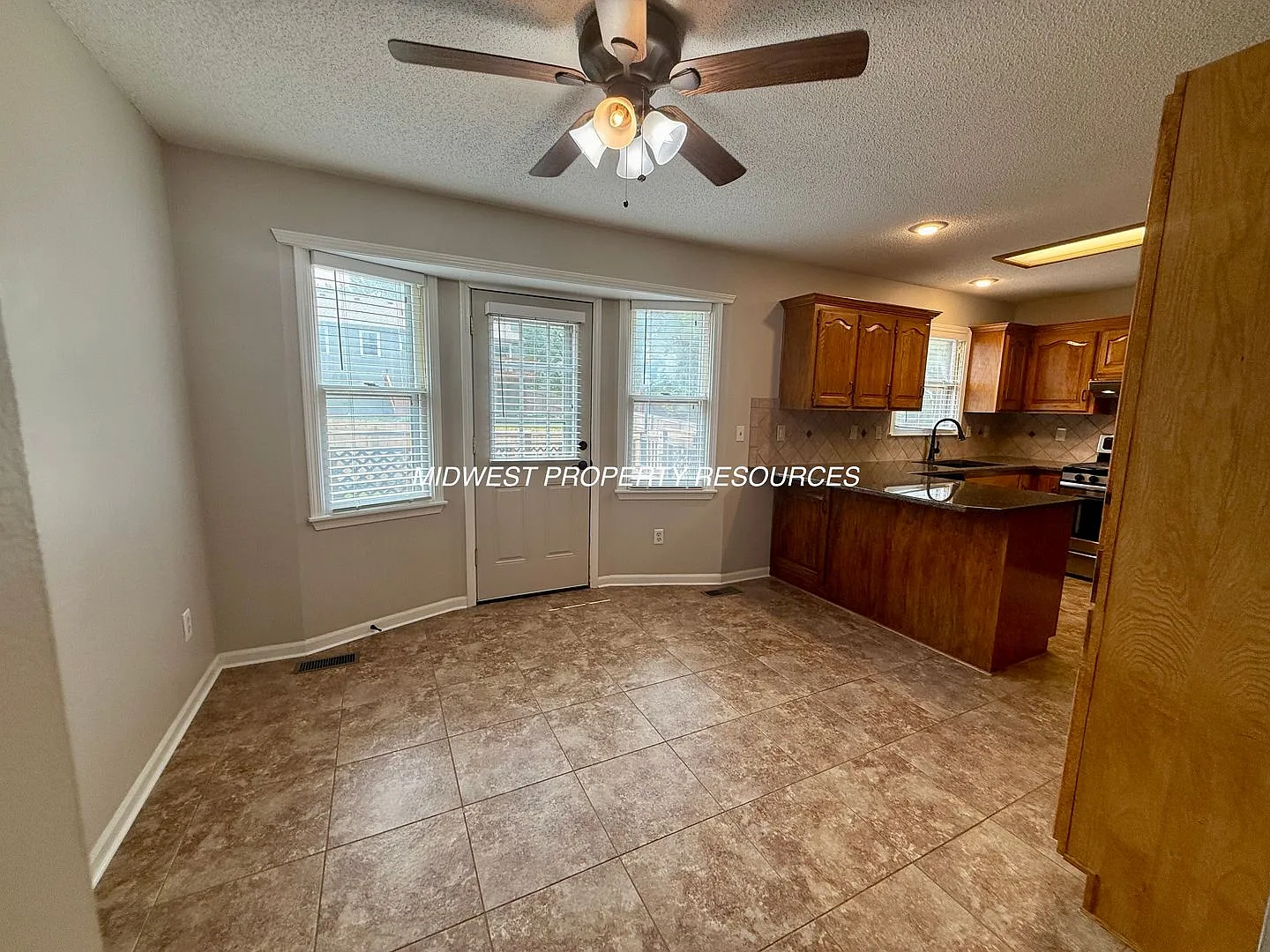 Spacious 3 Bed, 2.5 Bath Home with Finished Basement & Fenced Yard. — Photo 4