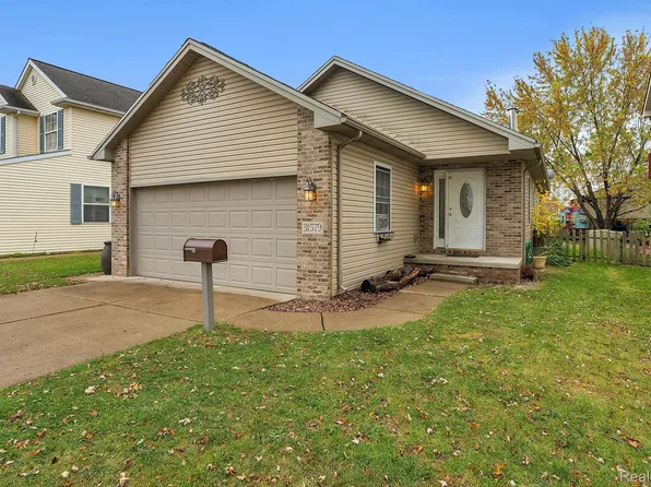 31579 Beechwood St, Garden City, MI 48135