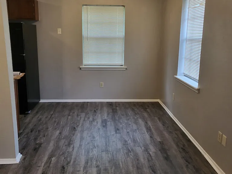 302 S Green St #15 — Photo 3