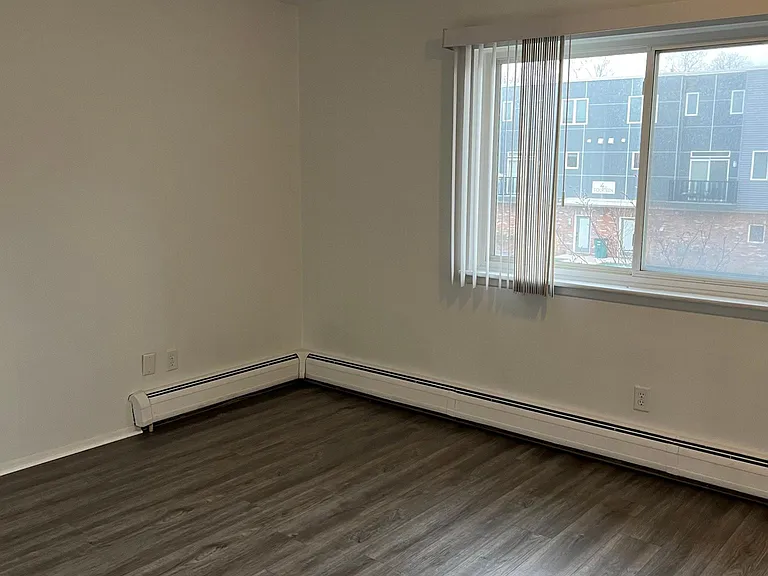 1727 E Forteen Mile Rd #D — Photo 10