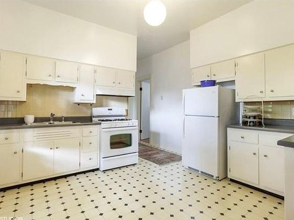 3rd image of 5043 N Winchester Ave #1F