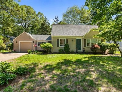 1 Joann Dr, Barrington, RI, 02806