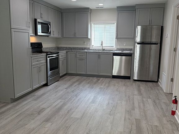 4th image of 1019 S Jay St