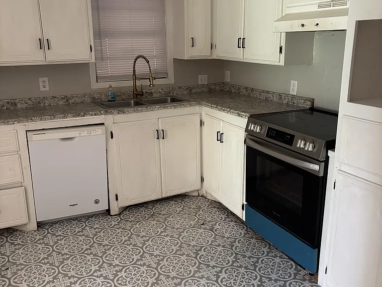 1207 E Main St — Photo 9