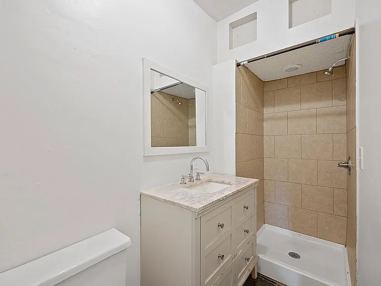 2419 Vine St #1 — Photo 13