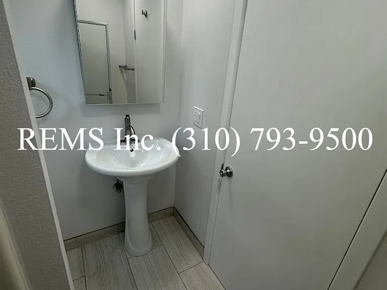 25021 Oak St — Photo 25