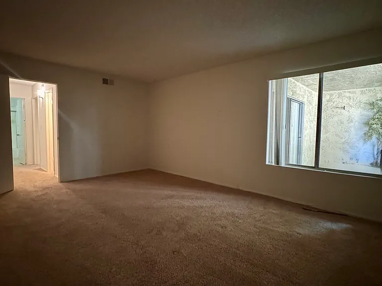 4901 Whitsett Ave #206 — Photo 14