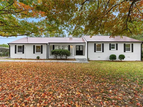 302 S Forest Ave, Social Circle, GA 30025