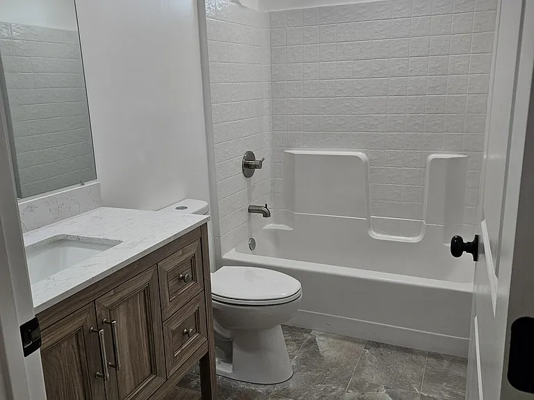 1026 W Lark Ave — Photo 2