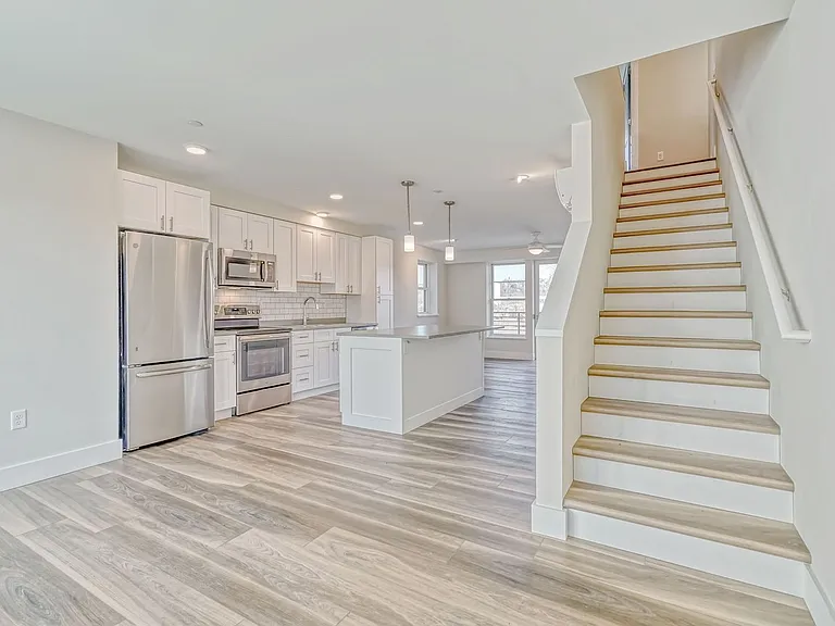 323 Taughannock Blvd — Photo 40