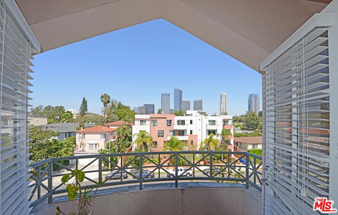 2 bed, 2.5 bath, 1330 sqft, $4,895 — Photo 1