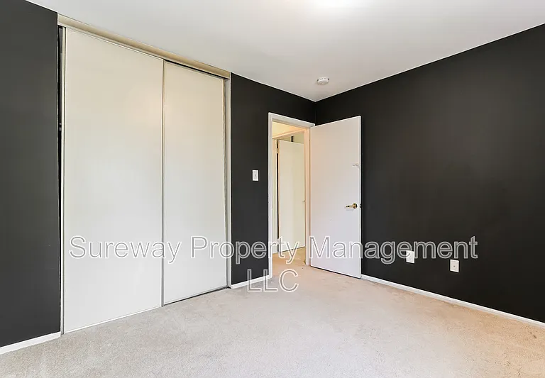 2 Salisbury Ct — Photo 13